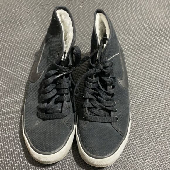 Nike sneakers   - Picture 2 of 5